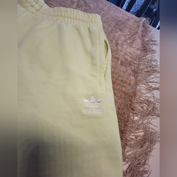 Adidas Men's Essential Fleece Shorts Yellow Zip Pockets Sweat Shorts Sz M - Picture 9 of 12